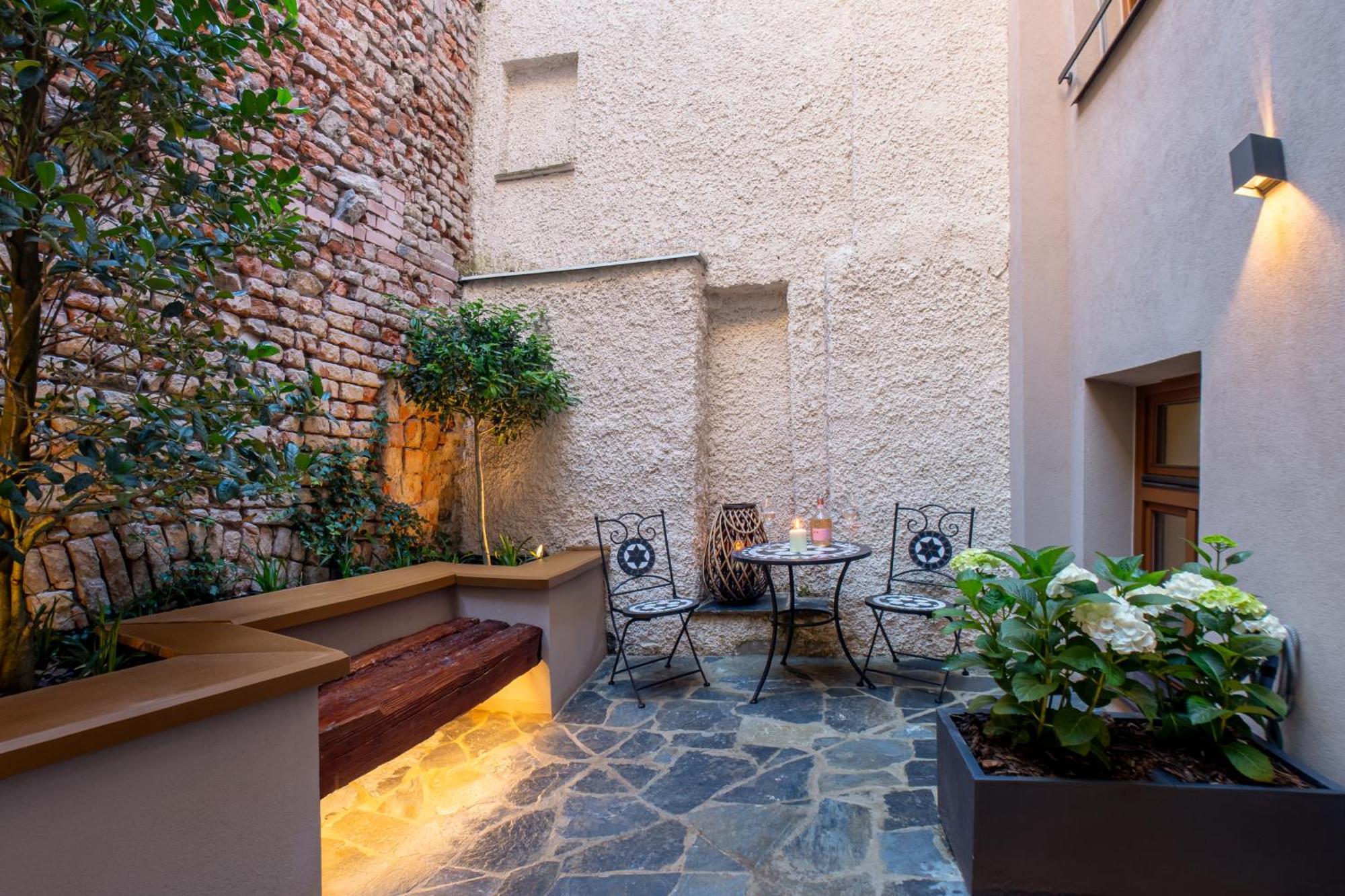 White Wolf Boutique Apartments Olomouc Eksteriør bilde