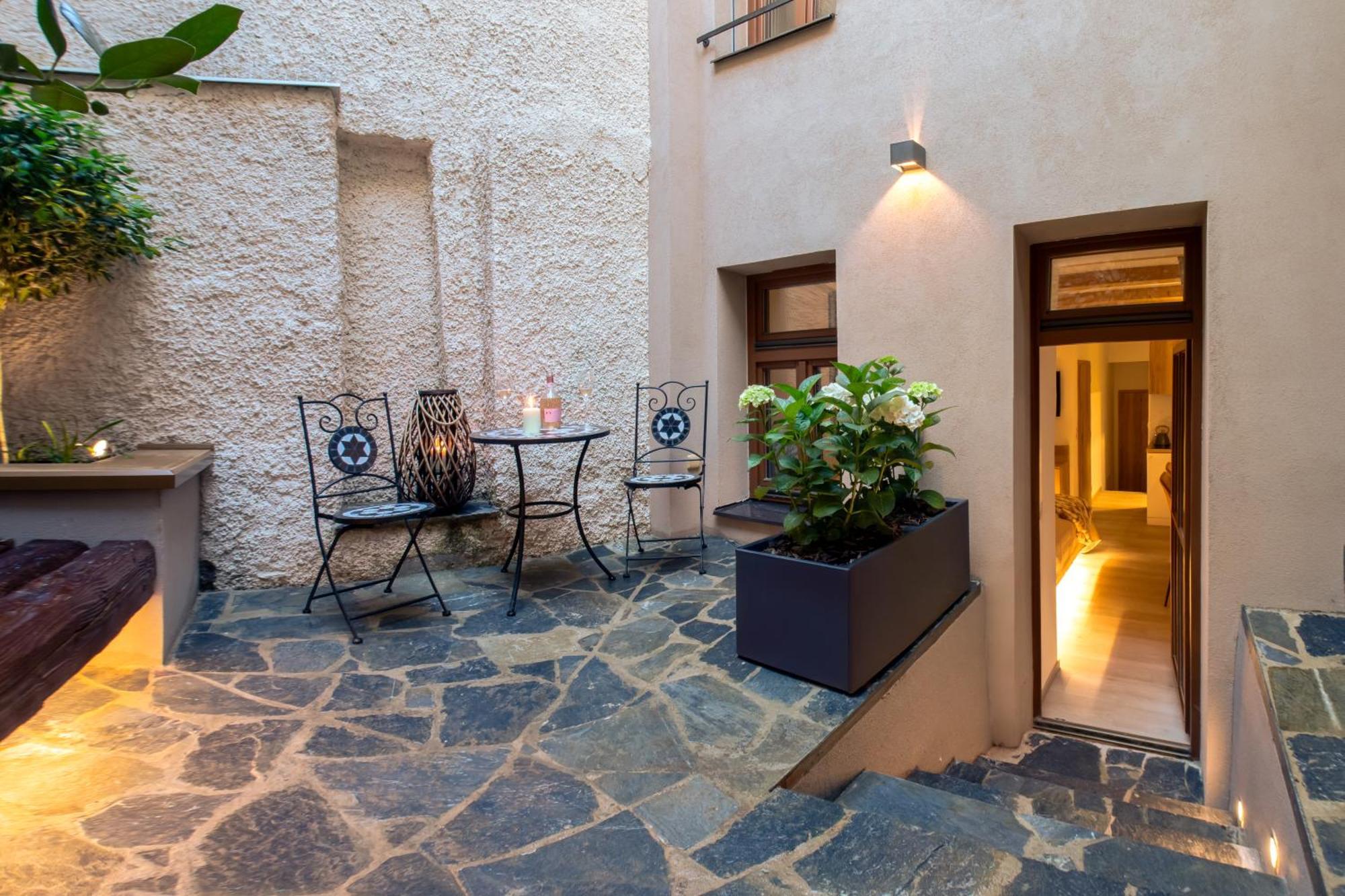 White Wolf Boutique Apartments Olomouc Eksteriør bilde